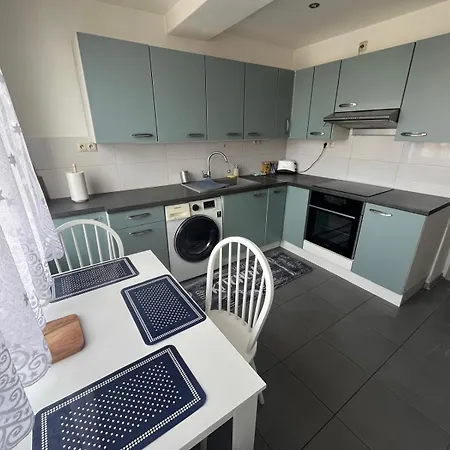 Pinky Square Apartman